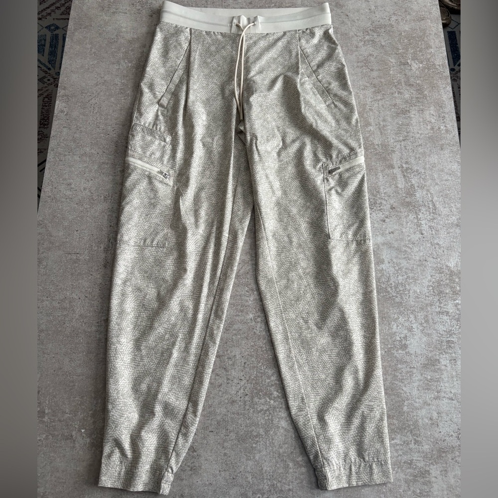 Athleta SET(2) NWOT Venture Printed Viper Gray, Brooklyn Textured Pants Size 2 - Picture 3 of 16